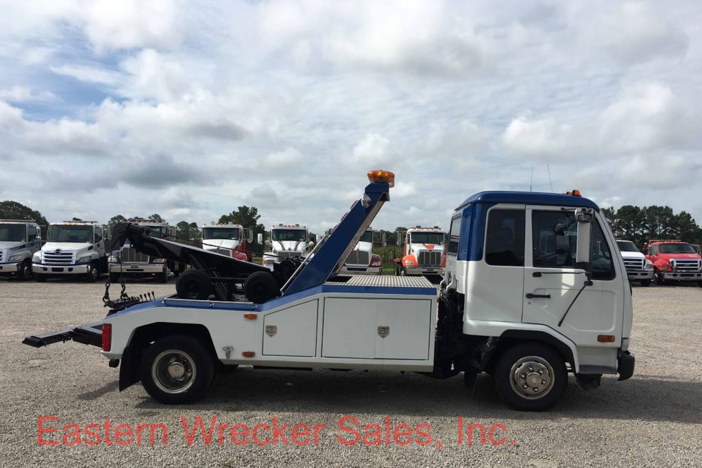 1995 Nissan UD 1800 with B B Twinline Hydraulic Wrecker SOLD