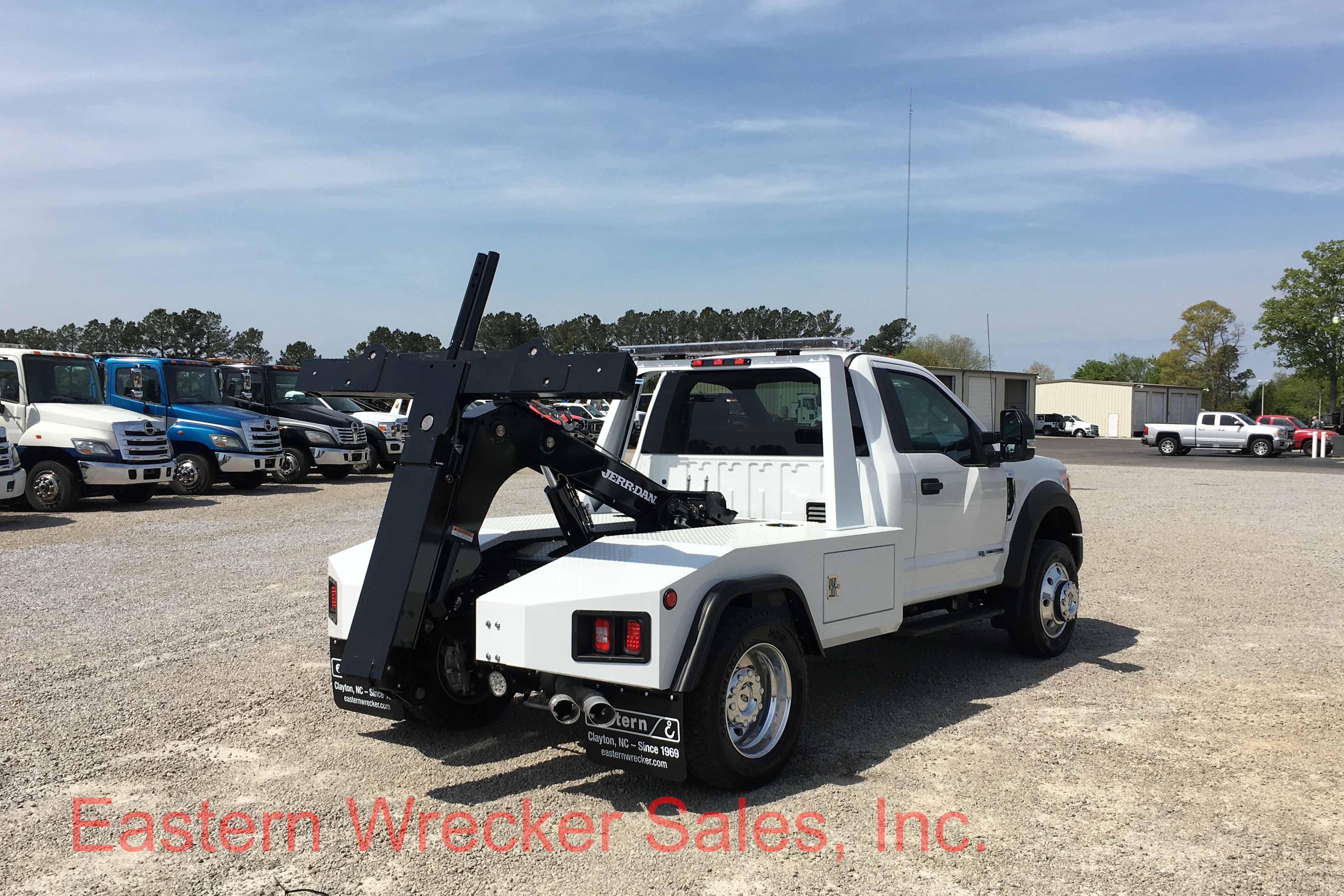 2017 Ford F450 Super Duty XLT with a Jerr Dan MPL-NGS Self-Loading ...