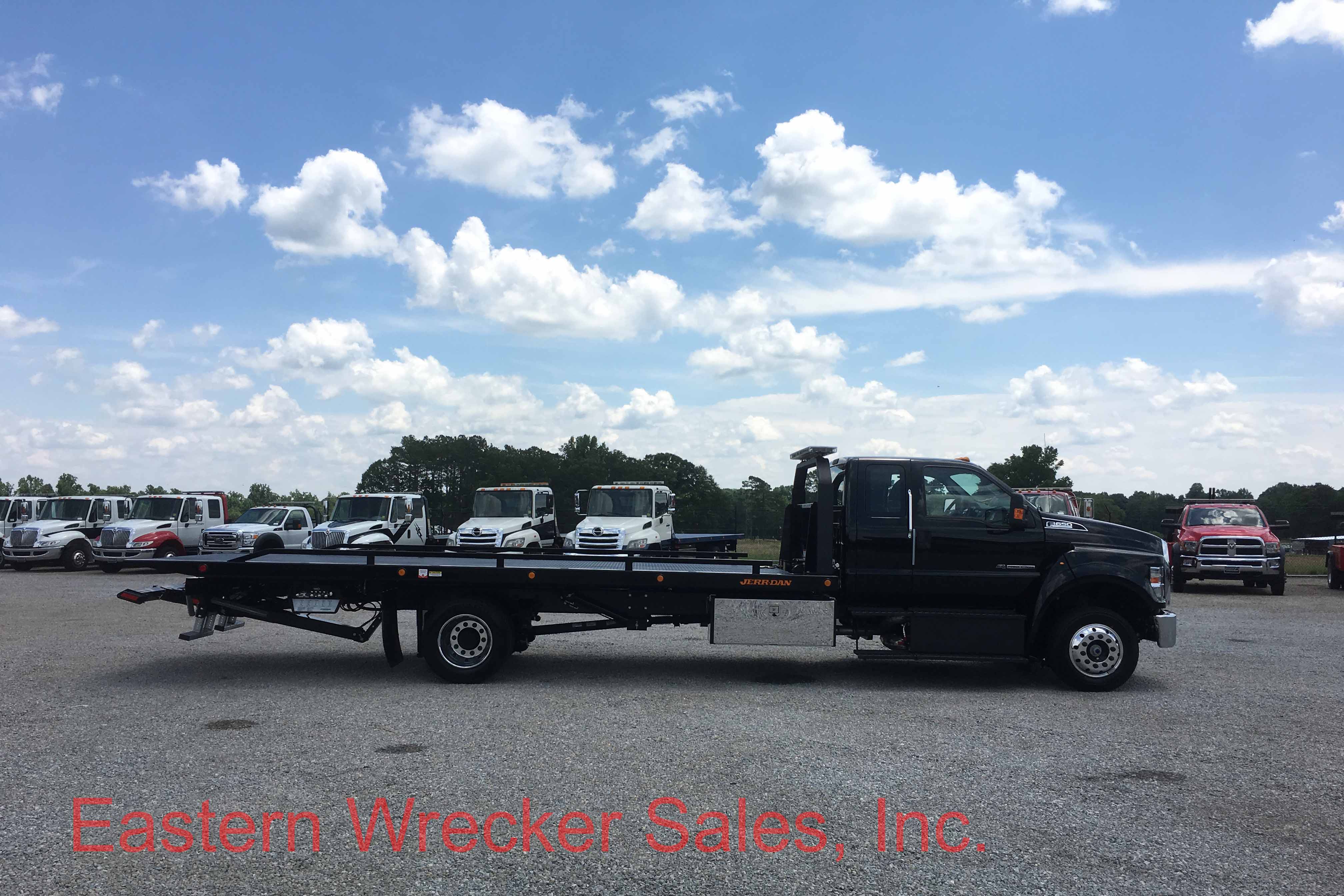 f6886_side_ps_2017_ford_f650_tow_truck_for_sale_jerr_dan_carrier