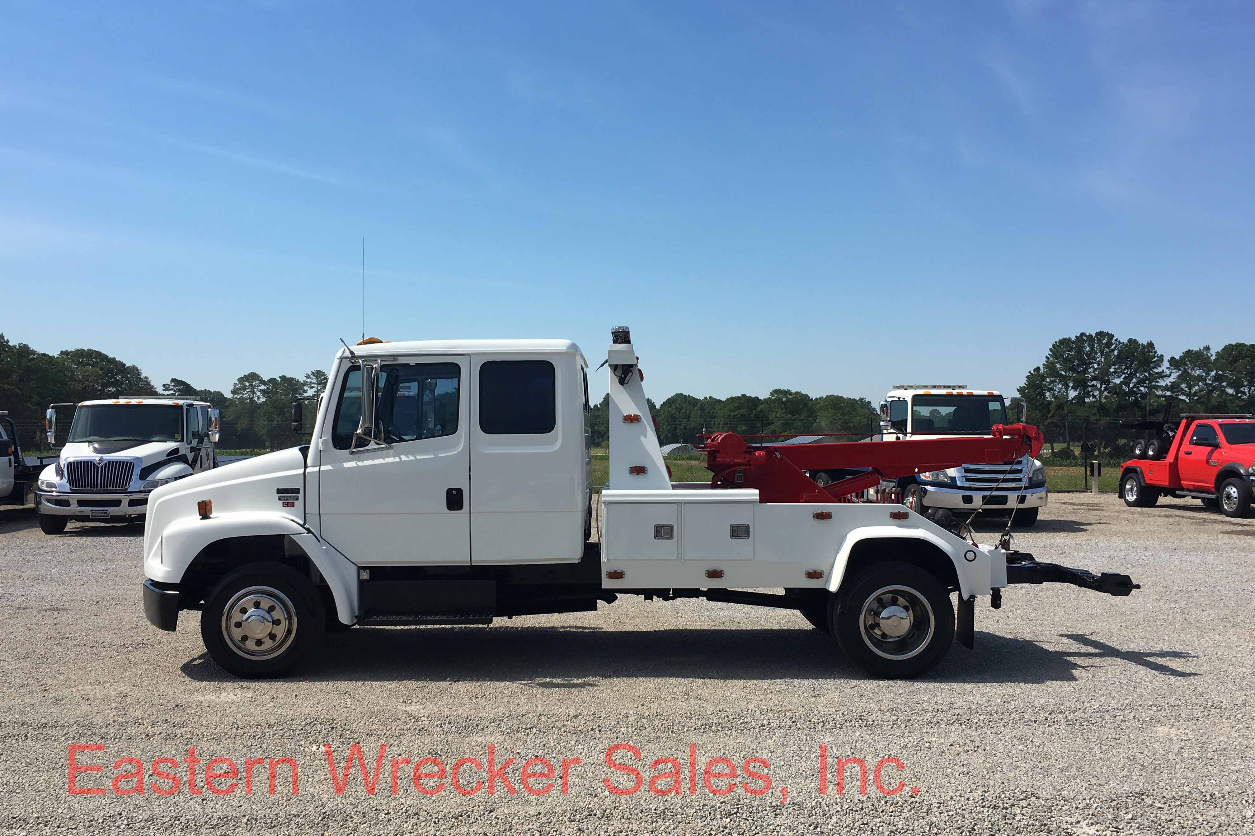 2000 Freightliner Fl60 Extended Cab With A Century 612 Twin Line