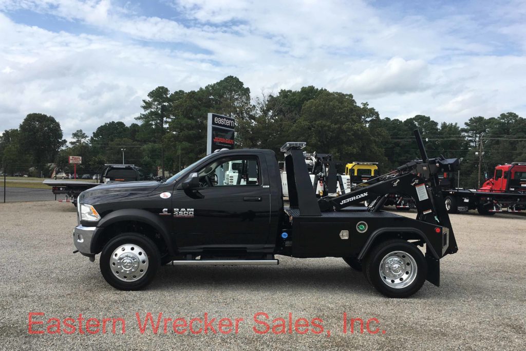 d1426_side_ds_2017_dodge_4500_jerr_dan_tow_truck_self_loading_wrecker
