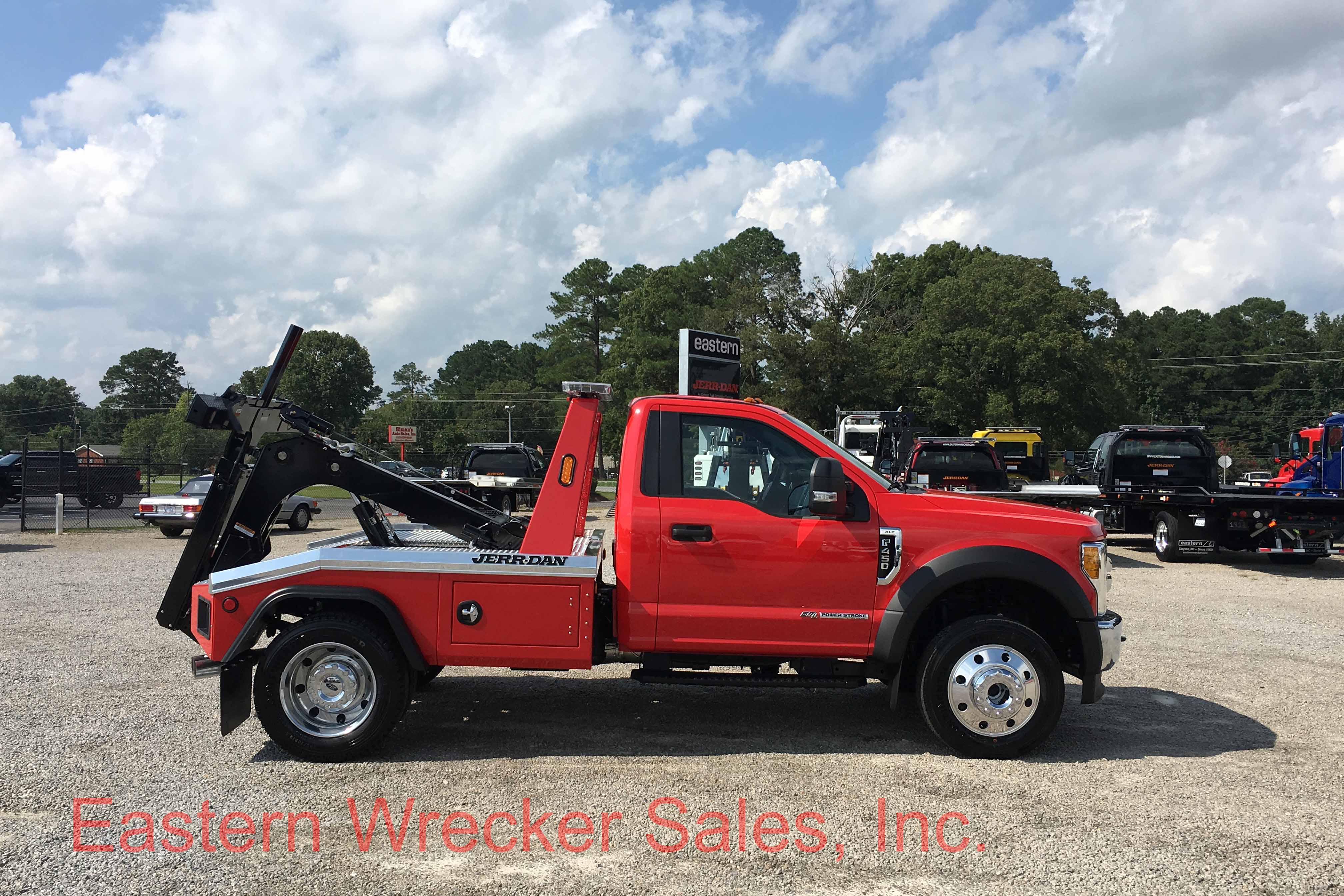 2017 Ford F450 Super Duty XLT 4x4 with a Jerr Dan MPLNG SelfLoading