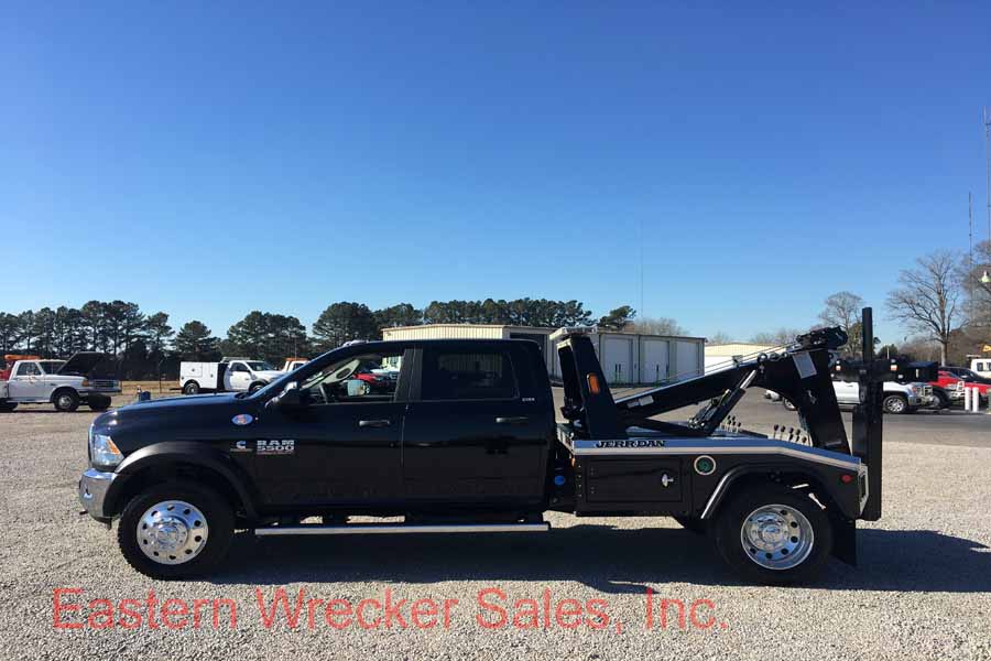 D1280_2018_Dodge_5500_Tow_Truck_Crew_Cab_4x4_Jerr_Dan_Wrecker_MPL40_Towing2