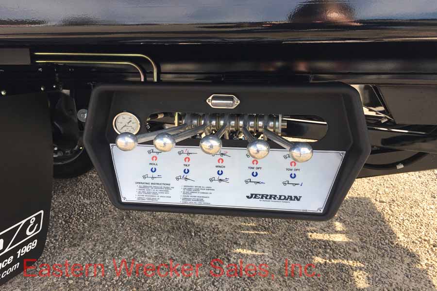 D1271_2018_Dodge_Tow_Truck_5500_4x4_Jerr_Dan_Car_Carrier_Rollback
