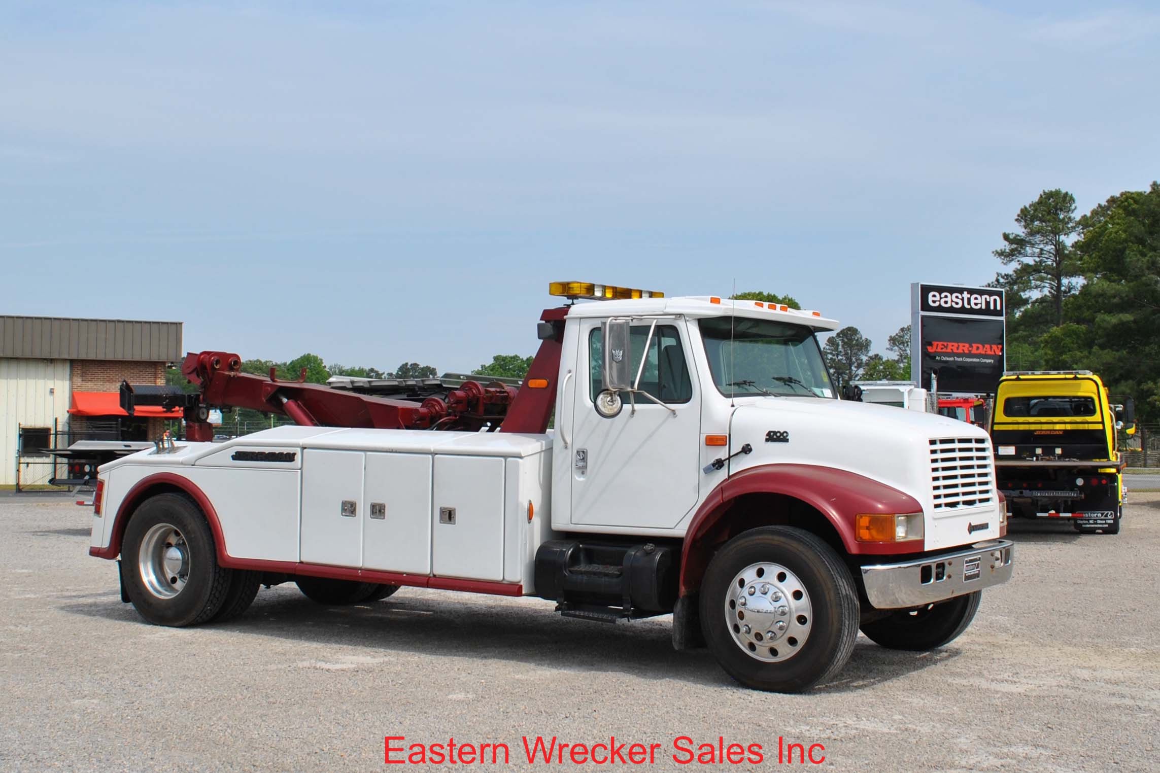 2000 International 4700 with Jerr-Dan MDL 280/110 14-ton Wrecker ...