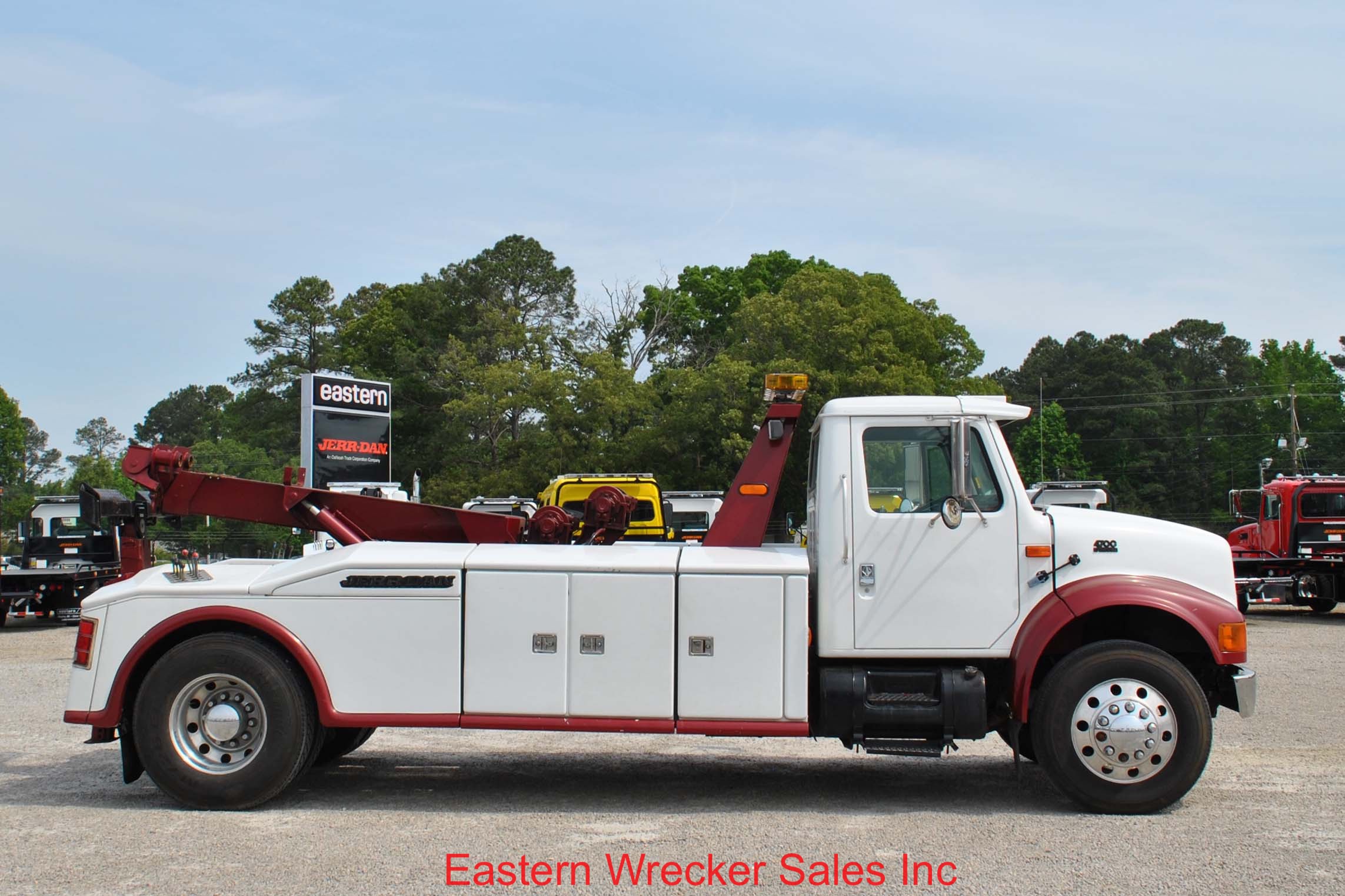 2000 International 4700 with JerrDan MDL 280/110 14ton Wrecker