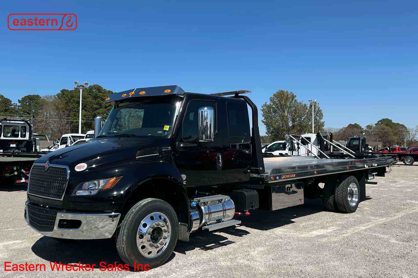 2025 International MV607 Extended Cab with 22ft Jerr-Dan NGAF6T