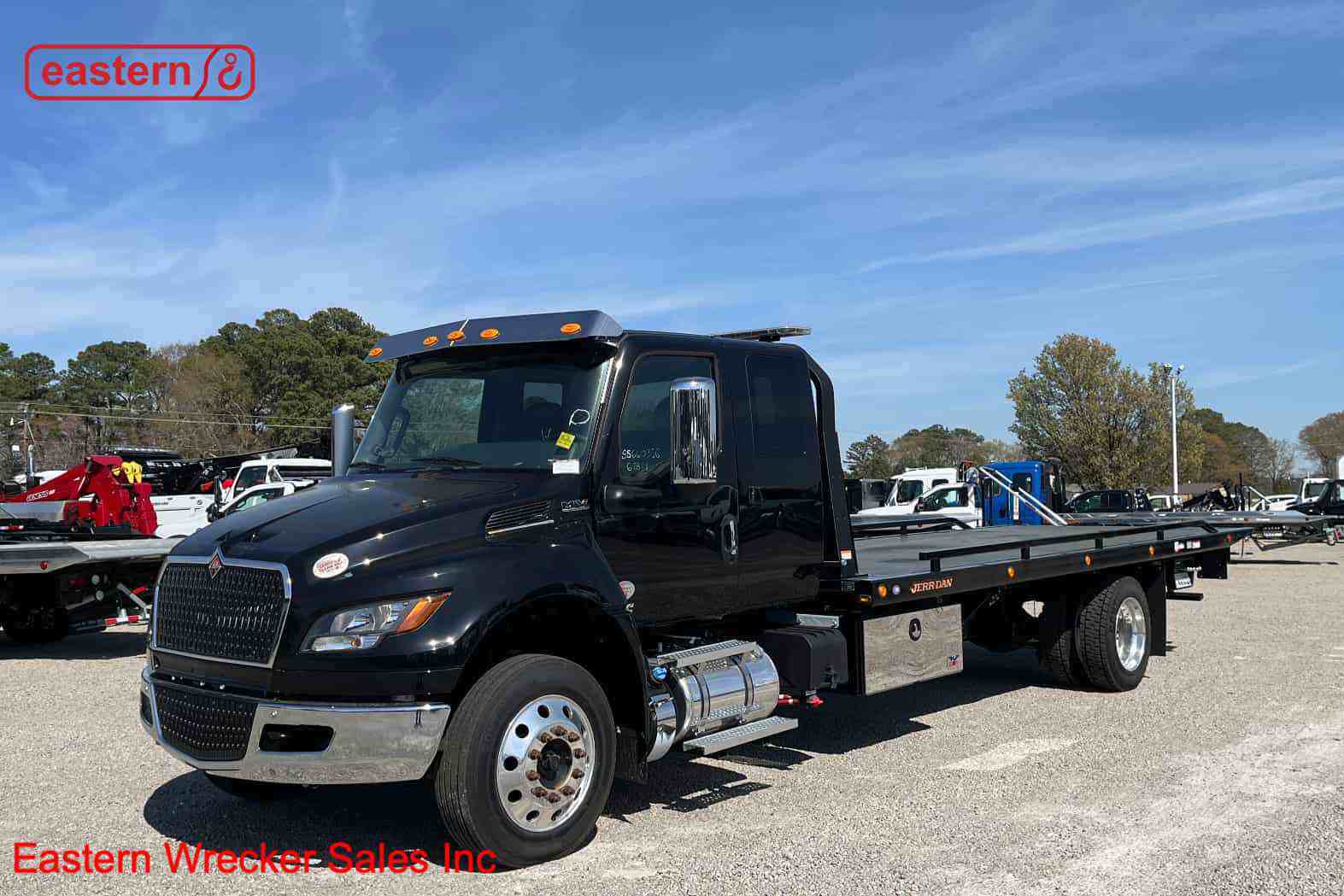 2025 International MV607 Extended Cab with 22ft Jerr-Dan SRR6T-WLP